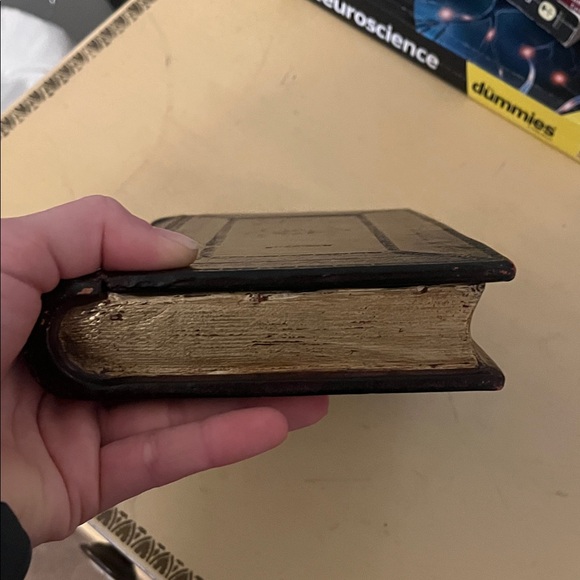 Fake Book Box - Picture 4 of 5